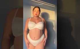 Curvy Bikini Queen Emmaloney Breaks the Internet!