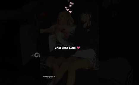 Ros&eacute; changed the way to wear hoodie when Lisa came to her!!
