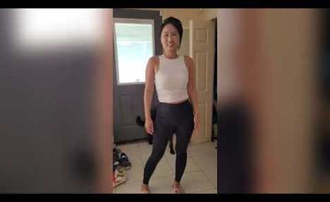 yoga pants Try-On Strut Walk
